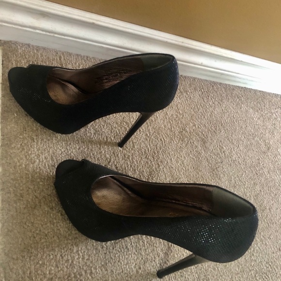 Shiny black high heels - Picture 4 of 6